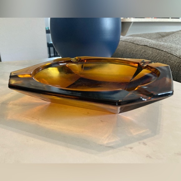Vintage Mid Century Amber Glass Large Square Ashtray 8 Inches Man Cave Bar Decor - Picture 3 of 7